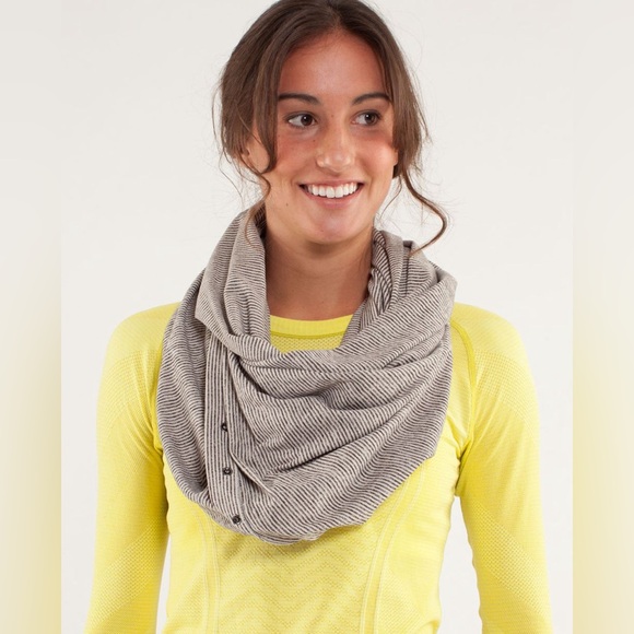 Lululemon Vinyasa Scarf *Rulu Tonka Stripe Cashew / Heathered Black OS - Picture 2 of 15